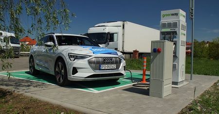 Nie będzie miliona elektryków do 2025 roku. Ministerstwo zmienia plany, a producenci mierzą się z problemami
