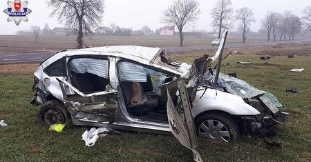 Jazdę „wężykiem” zakończył dachowaniem. Kierowca miał blisko 3 promile