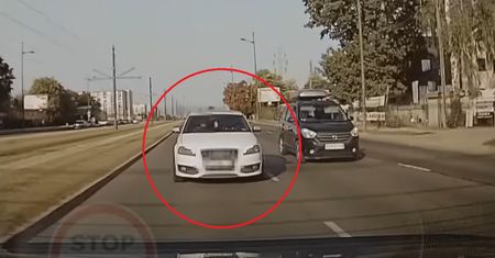 "Zaczął walić w szybę oraz krzyczeć". Awantura na drodze w Łodzi