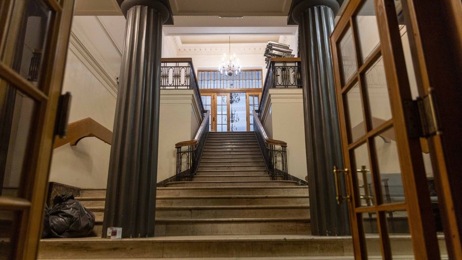 Artyści tworzący nieinstytucjonalny Teatr Anatomia prowadzą właśnie remont wnętrz gmachu, w którym przed lat w Chorzowie działał bank. Wkrótce to dobrze znane wśród chorzowian i chorzowianek miejscem stanie się przestrzenią dla wielu, różnorodnych inicjatyw twórczych