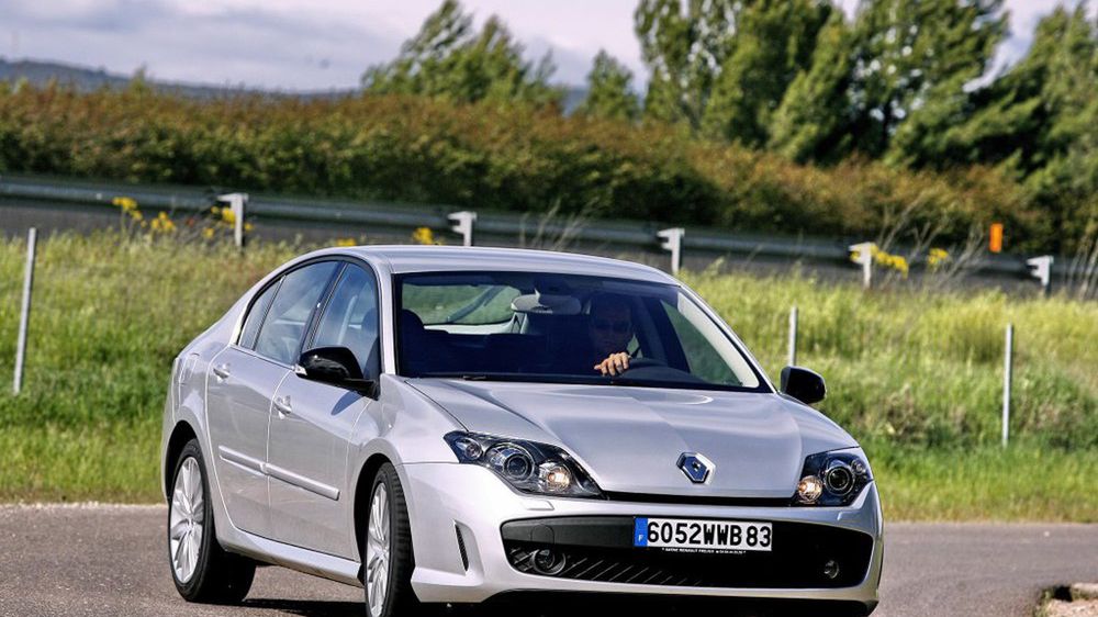 Właściwości jezdne wersji z systemem 4Control są rewelacyjne. Renault Laguna III to też tani w eksploatacji samochód.