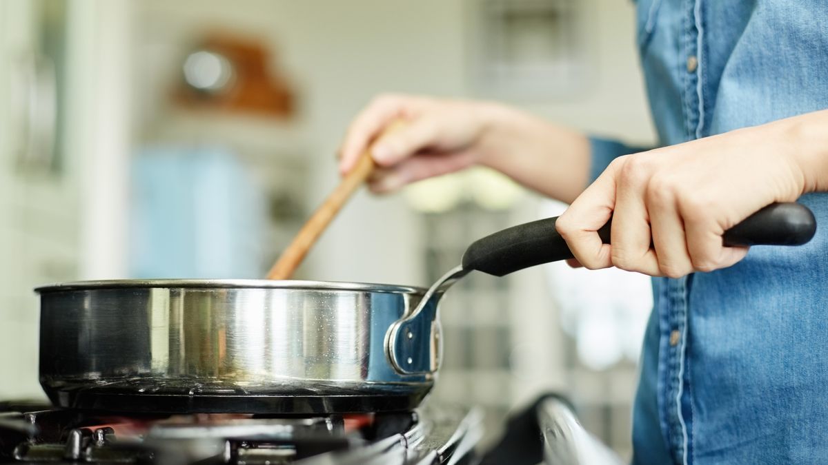 Sposób na jedzenie przywierające do patelki 