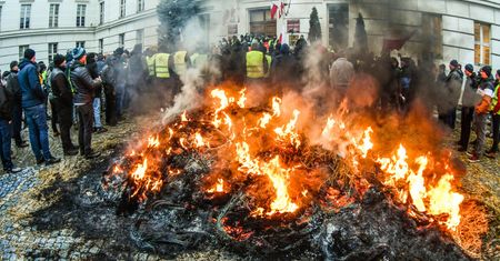 Rolnicy dostali po nosie. Traktorów w Warszawie nie będzie