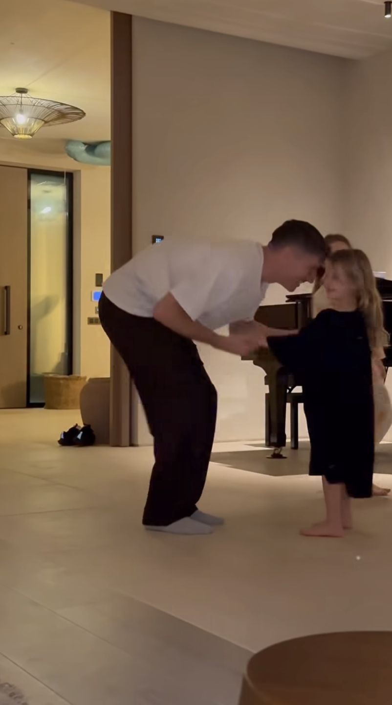 Robert Lewandowski tańczy z córkami