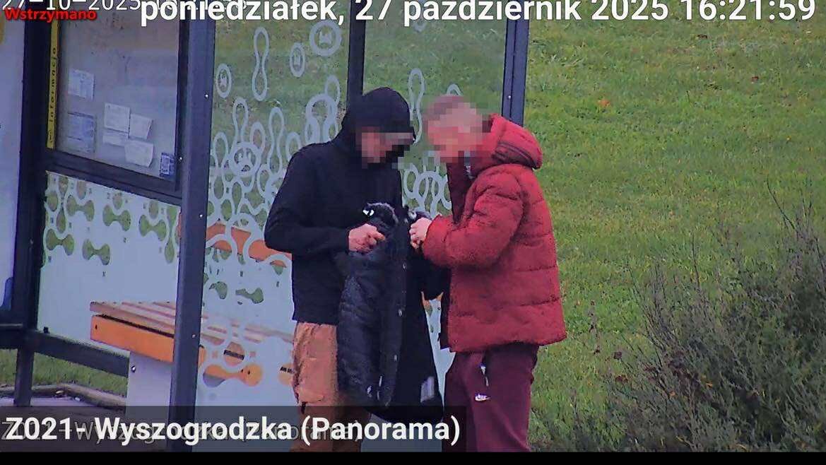 Złodzieje kurtek wpadli przez miejski monitoring – szybka reakcja operatora i policji w Płocku