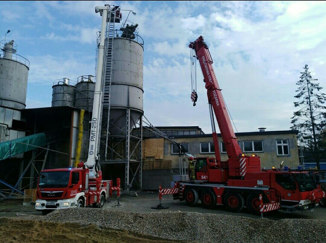 Tragiczny wypadek w Kolbudach. Mężczyzna zginął przygnieciony przez silos