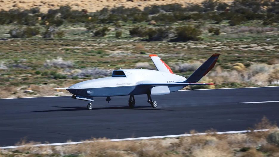 Bezzałogowiec XQ-67A zbudowany w ramach programu OBSS
