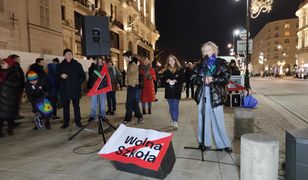 Protest przeciwko "lex Czarnek". Tańczyli przed Pałacem Prezydenckim