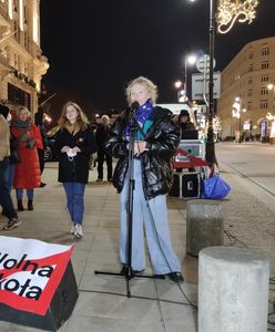 Protest przeciwko "lex Czarnek". Tańczyli przed Pałacem Prezydenckim