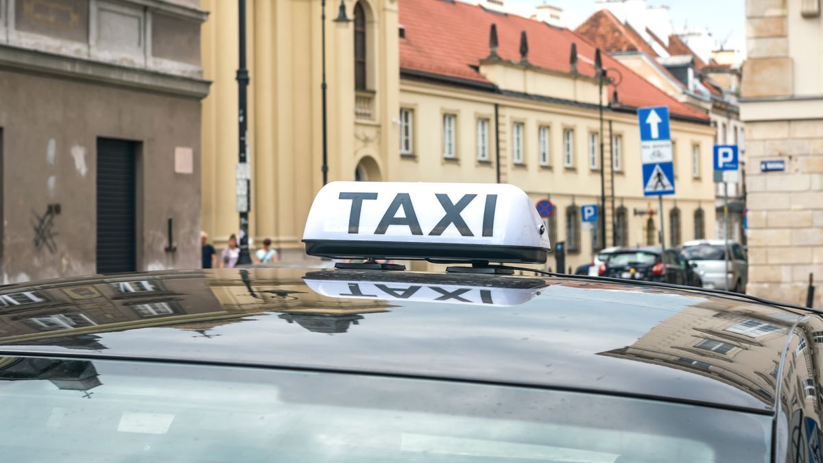 Policja kontroluje kierowców taxi. Co czwarty jeździ bez uprawnień