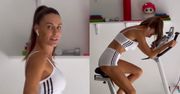 Małgorzata Rozenek zasuwa na rowerku stacjonarnym, zdradzając sekrety swojej cud-figury: "Trening dwa razy dziennie, 2000 kalorii..."