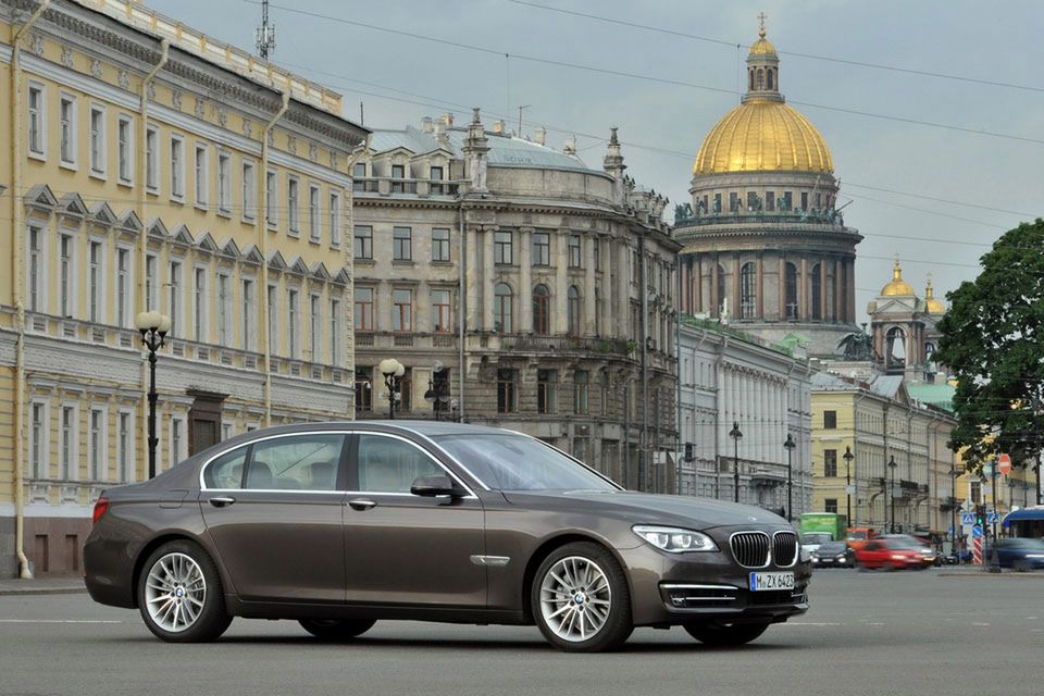BMW serii 7 na rok 2013 - megagaleria niemieckiego okrętu flagowego 77