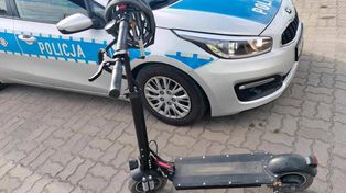 Uderzył hulajnogą w Lexusa. 43-latek z karą. Kwota może zaskoczyć