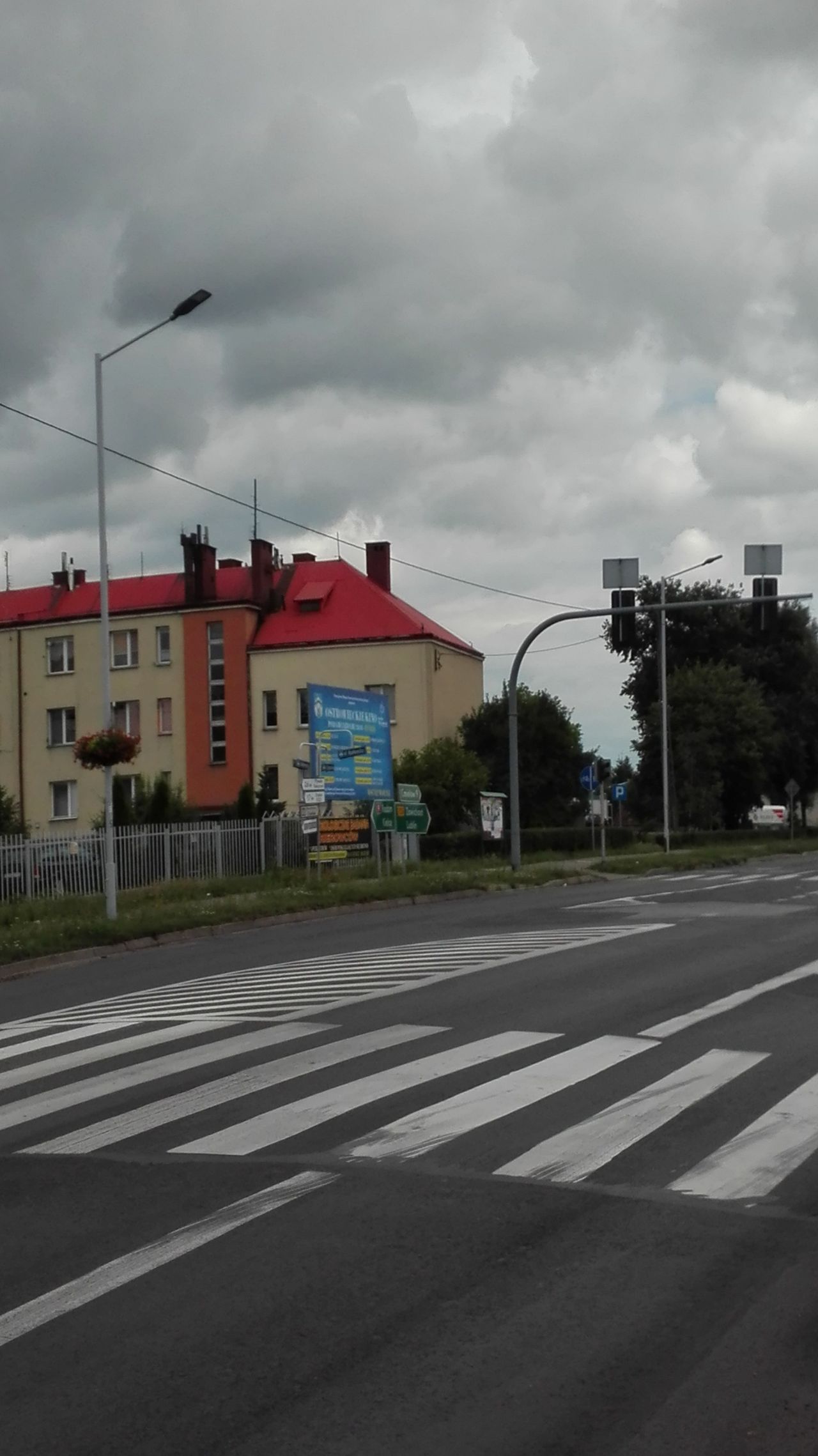 Uszkodzona sygnalizacja świetlna na ulicy Sandomierskiej