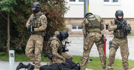 Mężczyzna groził rodzinie. Akcja antyterrorystów w Zawierciu