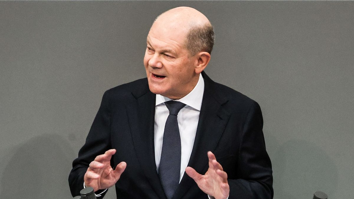 German Chancellor Olaf Scholz delivers a speech at the meeting of the German Bundestag in Berlin, Germany, 11 February 2025. EPA/FILIP SINGER Dostawca: PAP/EPA.