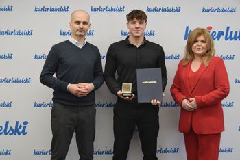Damian Błaszczyk przepłynął 100 km bez wychodzenia z wody. Spędził w niej ponad 44 godzin. Wszystko dla walczącego o życie Adasia Iwanejko