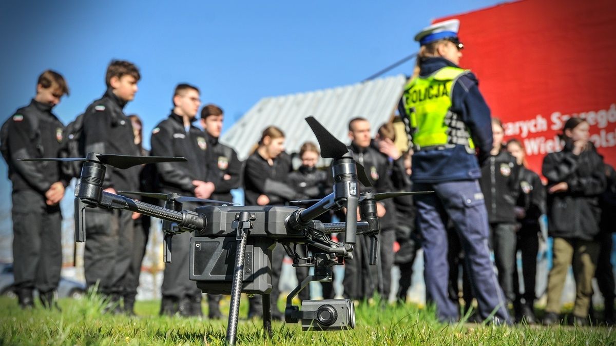 Dron policyjny (zdjęcie poglądowe)