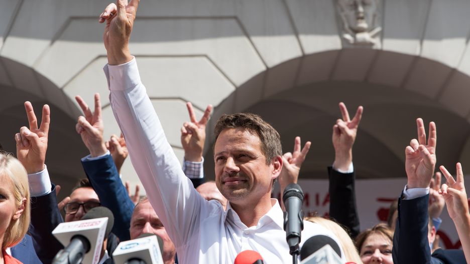 Wybory 2020. Najnowszy sondaż prezydencki. Rafał Trzaskowski o włos wygrywa z Andrzejem Dudą
