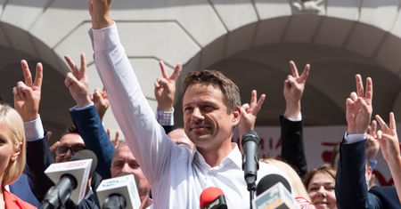 Wybory 2020. Najnowszy sondaż prezydencki. Rafał Trzaskowski o włos wygrywa z Andrzejem Dudą