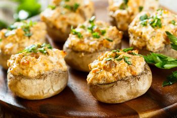 Pieczarki faszerowane jajkami zrobiły furorę na imieninach ciotki. W święta upiekę je znowu