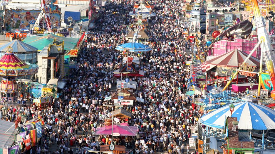 Oktoberfest zawsze przyciąga tłumy