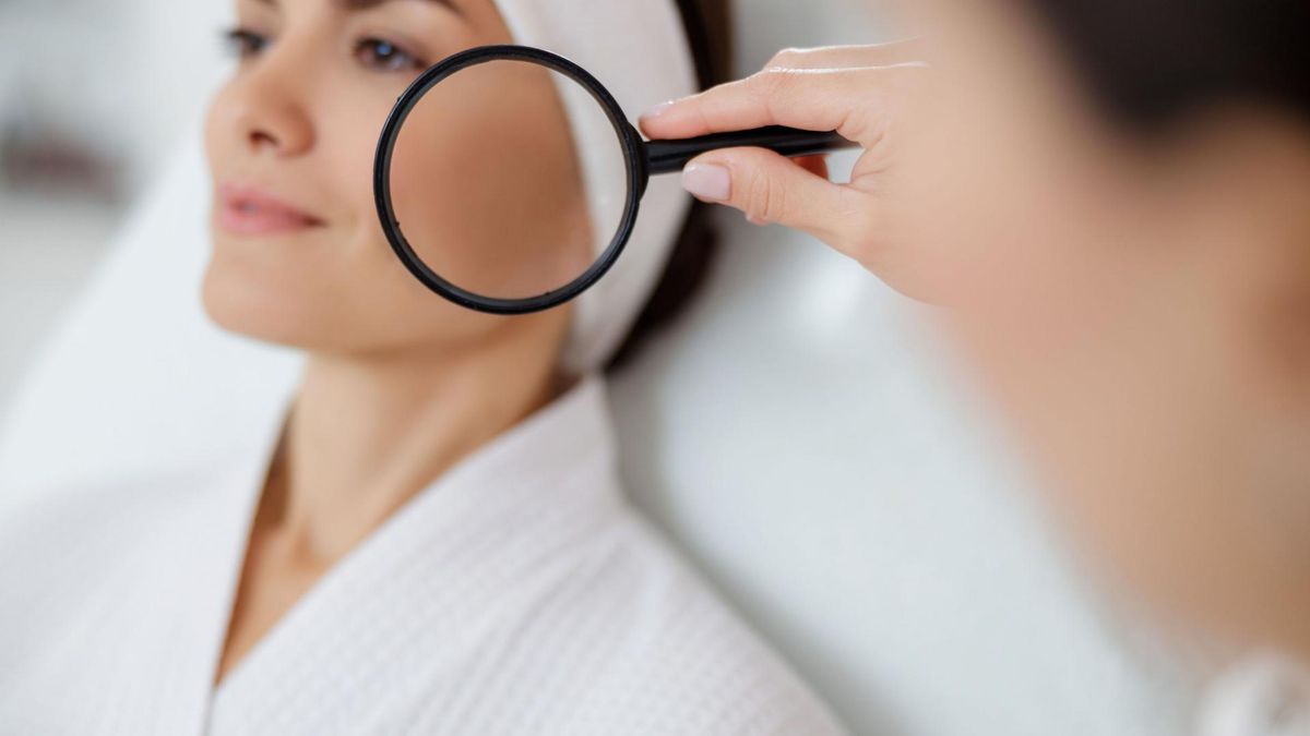 Wybroczyny na twarzy warto skonsultować z lekarzem.