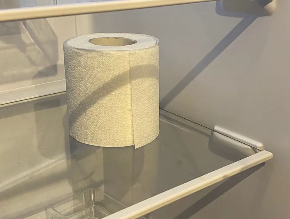 Dlaczego warto trzymać papier toaletowy w lodówce?