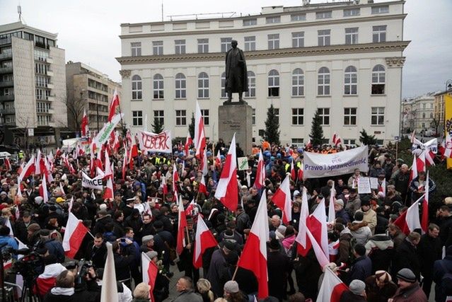 "Marsz w Obronie Demokracji i Wolności Mediów" na ulicach Warszawy