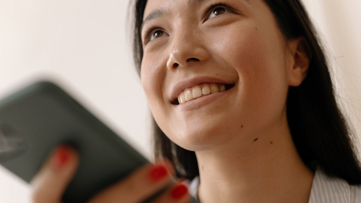 Głowa do góry. Smartfon z Androidem 12 obsłużysz uśmiechem 1