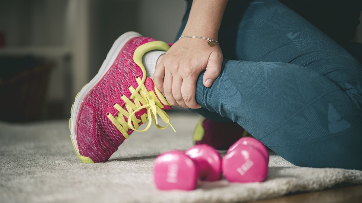 Young sport woman with injured ankle
Young sport woman with injured ankle
Emilija Manevska