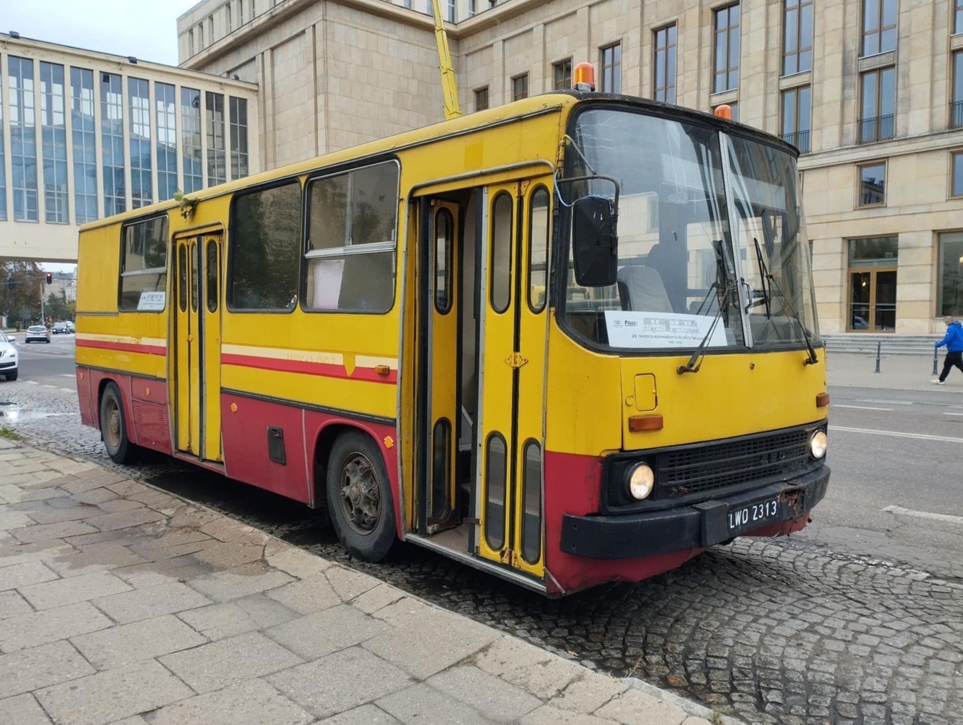 Na Brusie nie tylko odnawiane są stare tramwaje, ale także można tu zobaczyć pokaźną kolekcję zabytkowych autobusów