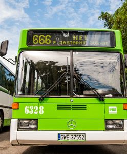 Koniec z "szatańskim" autobusem na Hel. Linia 666 przegrała z "Frondą"