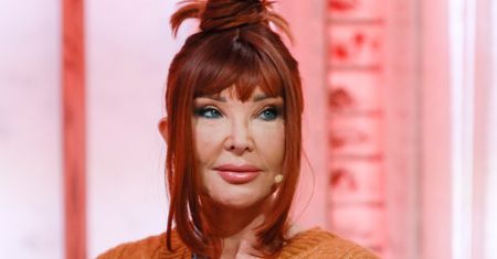 Ewa Minge tłumaczy się z wywodów o feminizmie i grzmi: "To kobiety ustawiały się w kolejce pod domem Hefnera. Nikt ich nie łapał"