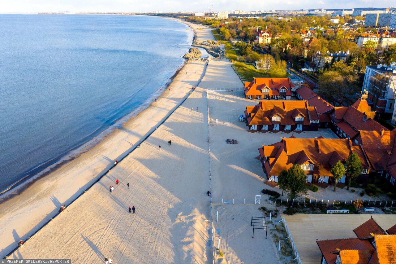 Gigantyczna rura na plaży w Sopocie. Turyści już zacierają ręce