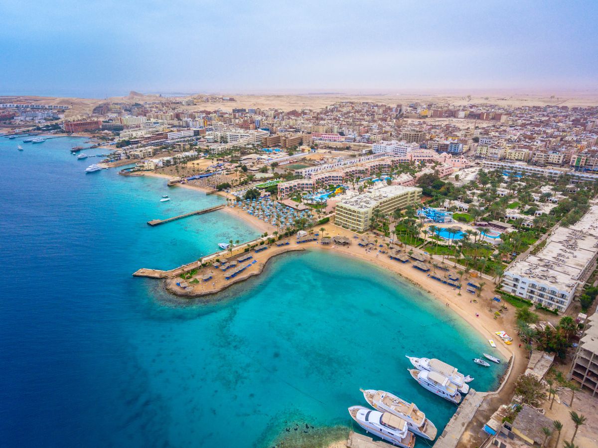 Egipskie wybrzeże przepełnione jest luksusowymi hotelami 