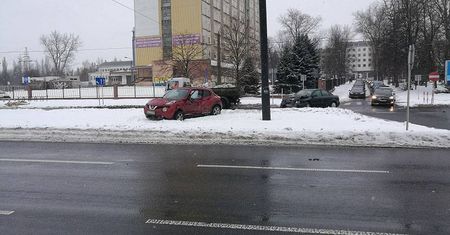Wypadek na ul. Mełgiewskiej. Kierująca Nissanem wymusiła pierwszeństwo