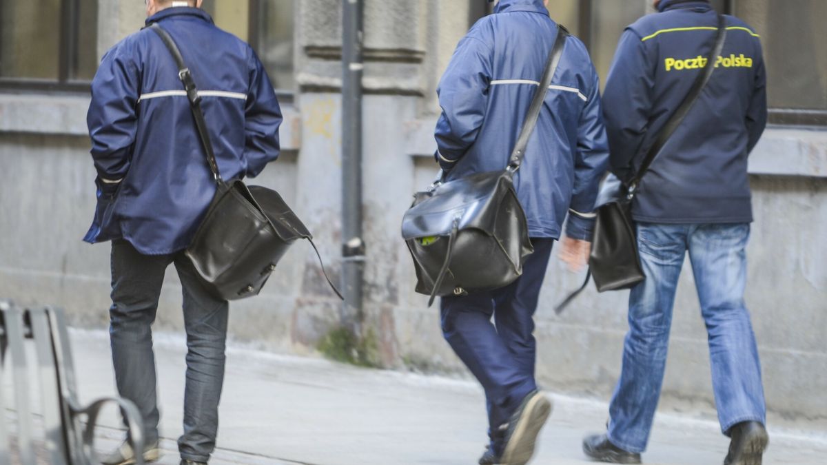 Burza o ofertę Poczty Polskiej. Spółka odpowiada