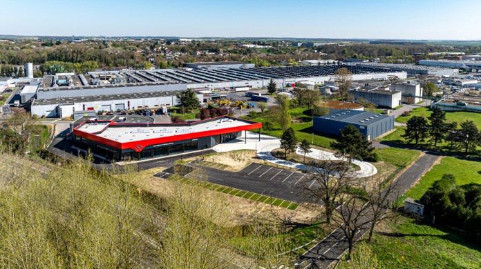 Massey Ferguson świętuje wielkie otwarcie Agrispace – nowoczesnego centrum doświadczeń klienta we Francji