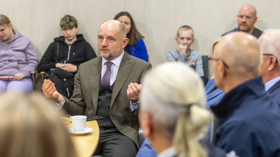 Piotr Całbecki na konferencji ws. jachtu