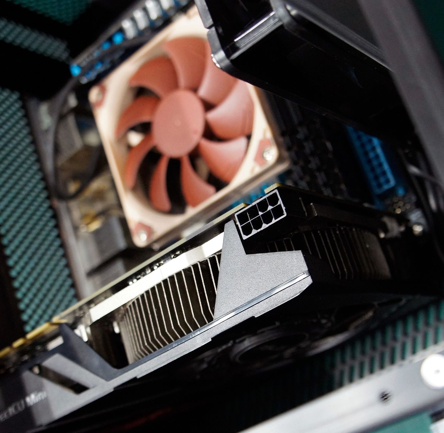 Pełna moc dla miniaturowych PC - Asus prezentuje GeForce GTX 670 w wersji mini 2