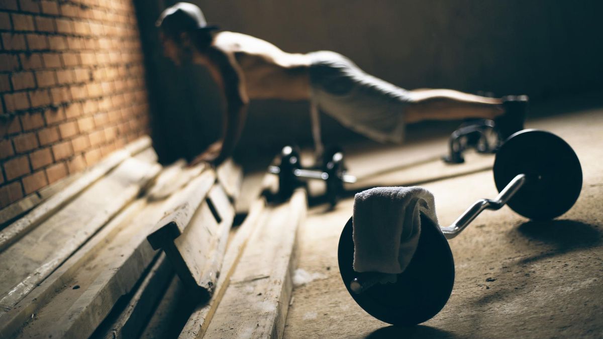 Crossfit w domu – samodyscyplina, rozgrzewka, zasady, ćwiczenia