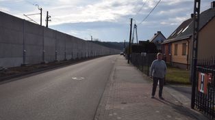 Lębork: Naprzeciwko osiedla domów wyrósł betonowy mur. "Jak w getcie"