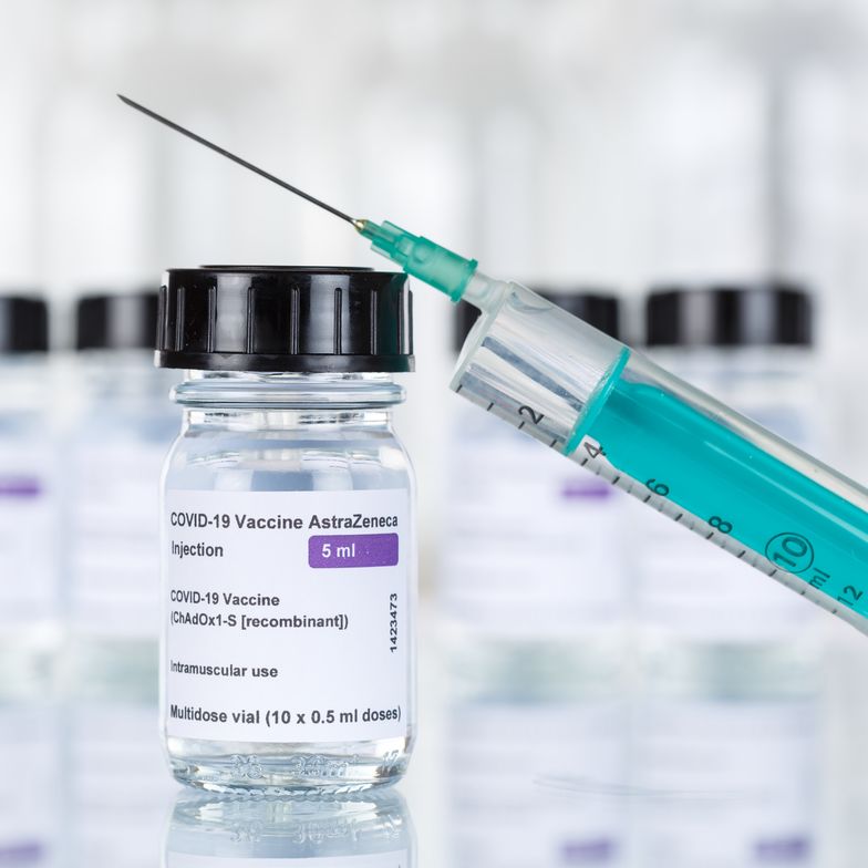 AstraZeneca kontra Omikron. Kolejny koncern farmaceutyczny pracuje nad szczepionką na nowy wariant koronawirusa
