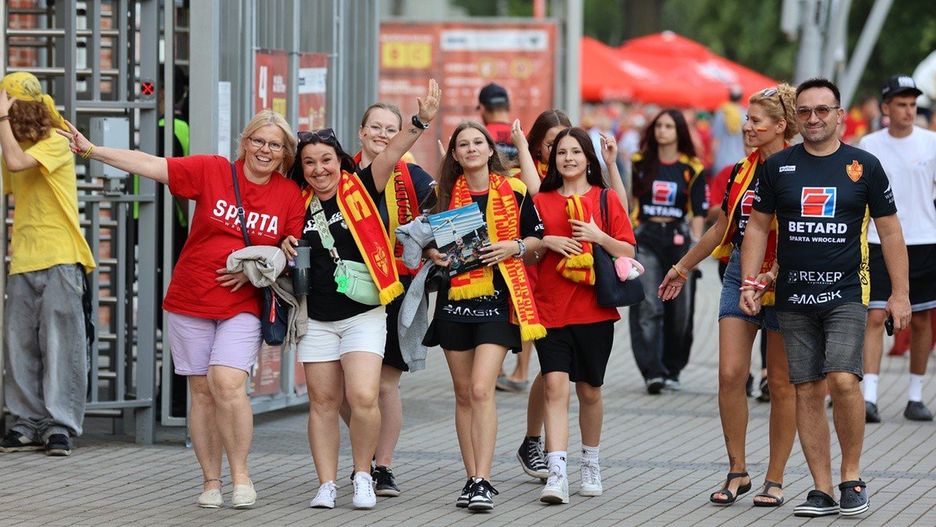 Kibice na meczu Betard Sparty Wrocław