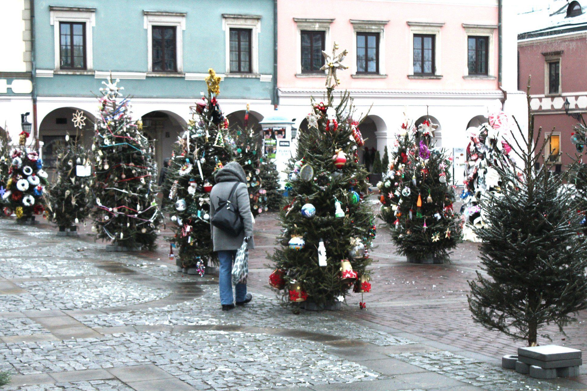 Tak wyglądały świąteczne dekoracje na Rynku Wielkim w Zamościu: w ubiegłym roku