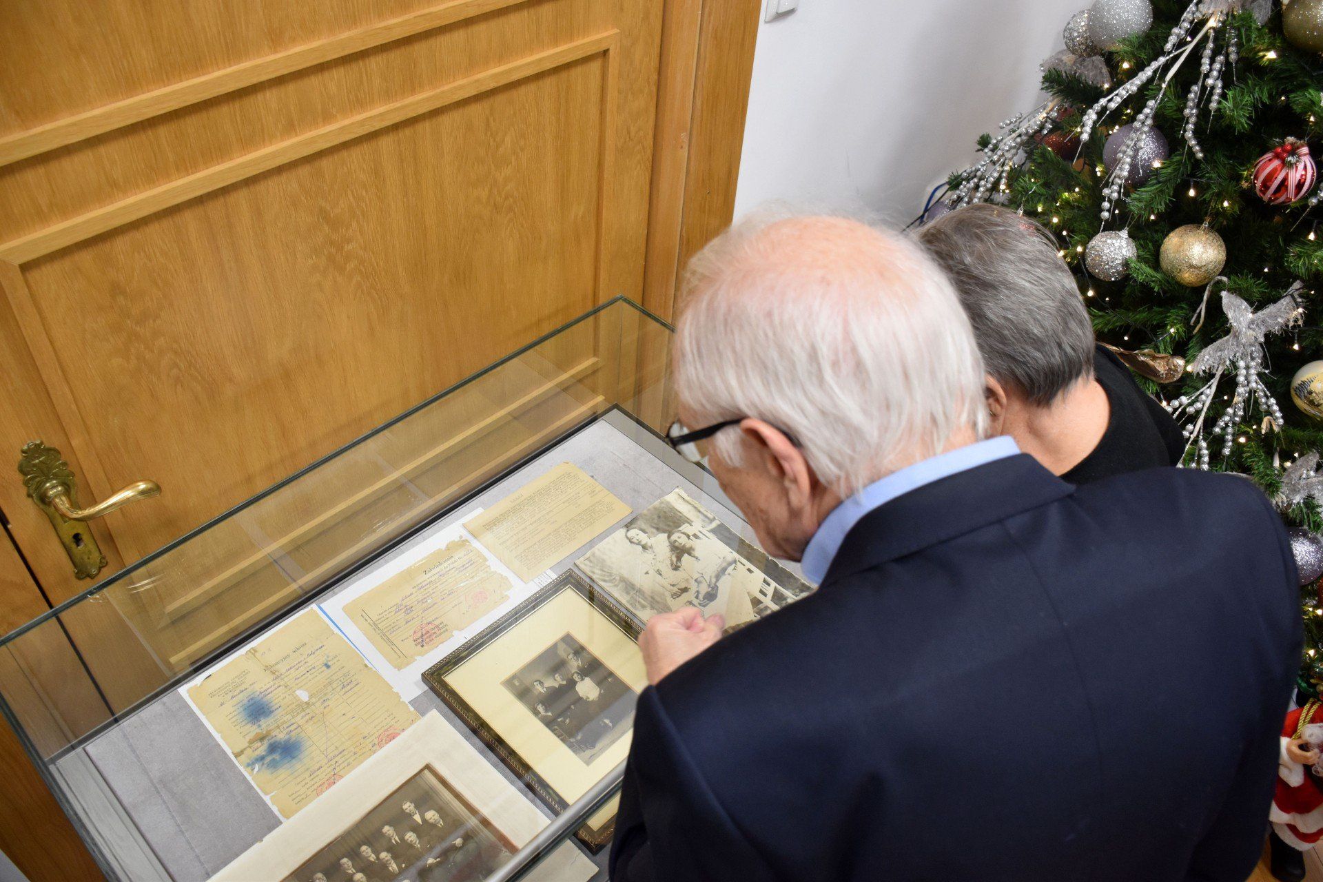 Wydarzeniu towarzyszyła prezentacja multimedialna wybranych materiałów związanych z Muzułmańską Gminą Wyznaniową w Szczecinie oraz wystawa przedstawiająca część zbiorów rodzinnych Państwa Lebiedziów