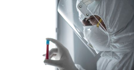 Jest już 285 mutacji koronawirusa. Czy są groźne?
