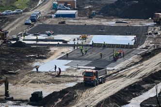 Wypłaty dla Polski mogą zostać zablokowane. Firmy już liczą straty