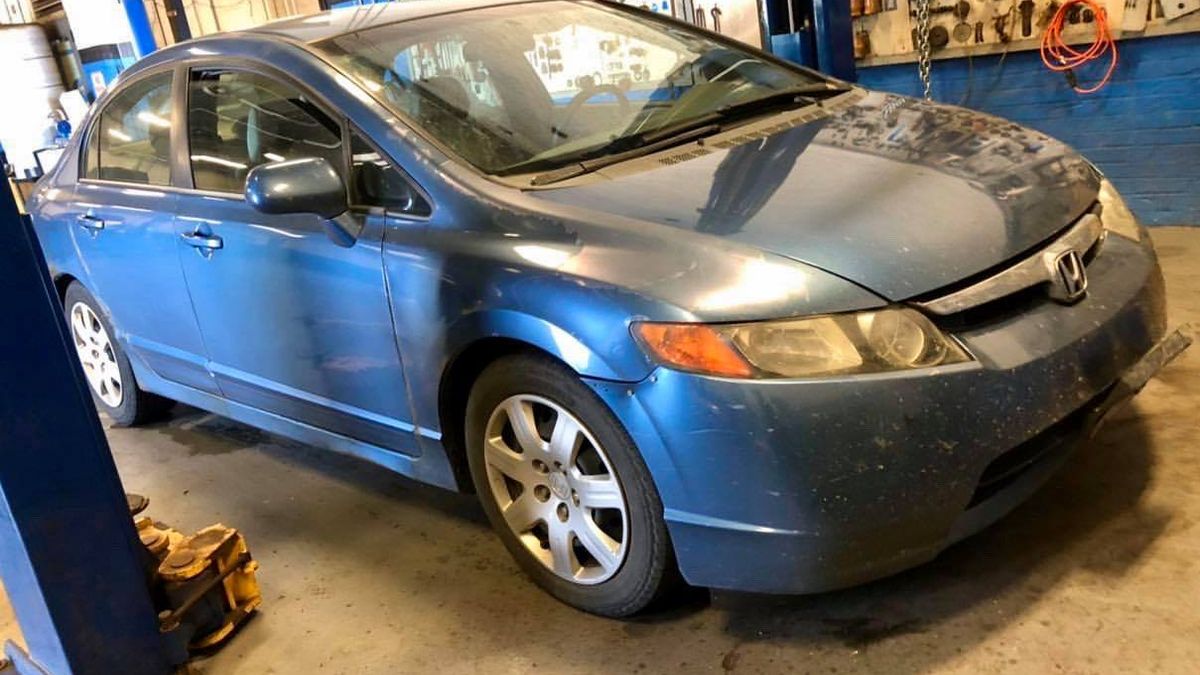 Auto wygląda już na nieco zmęczone, ale to nic dziwnego przy takim przebiegu.